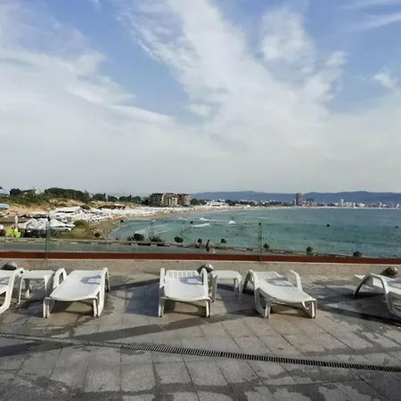公寓 апартамент у моря в к-с Paradiso в г. *