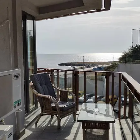 апартамент у моря в к-с Paradiso в г. *